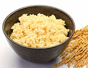 玄米とサラダなパックごはんとの栄養比較